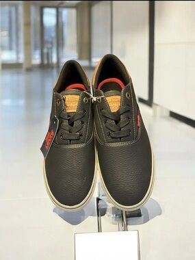 Levi’s Men’s Black Low Top Sneakers Size 10.5 NWT Casual Lace-Up Shoes